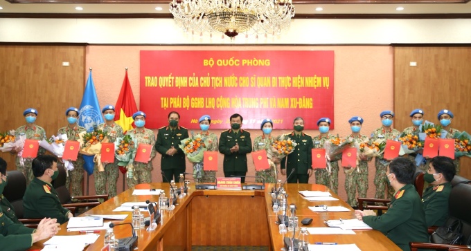 12 officers participating in United Nations Peacekeeping